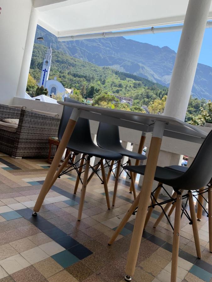 Hotel Le Petit Randonneur Cilaos Bagian luar foto