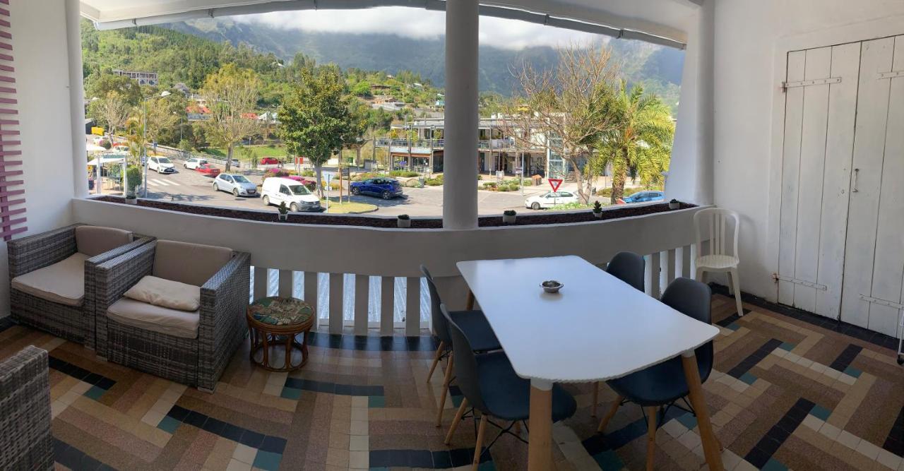 Hotel Le Petit Randonneur Cilaos Bagian luar foto